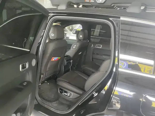Li Auto L8 — Фото автомобиля 3