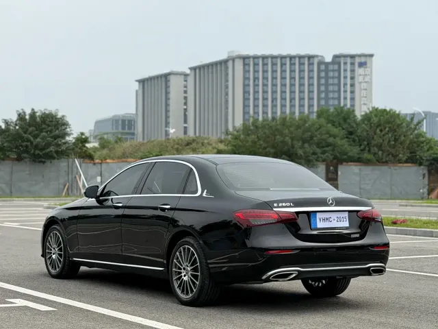 Mercedes-Benz E-Class — Фото автомобиля 17