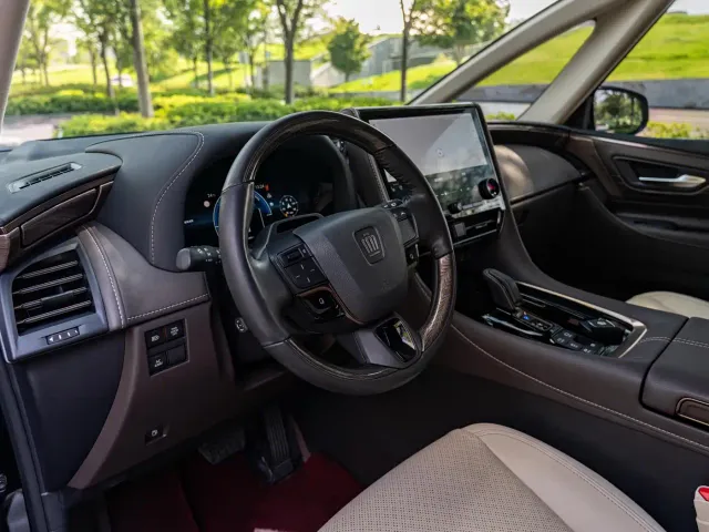 Toyota Vellfire — Фото автомобиля 4