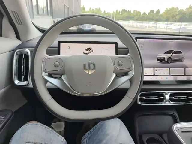 Leapmotor B10 — Фото автомобиля 10