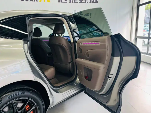 IM Motors LS6 — Фото автомобиля 16