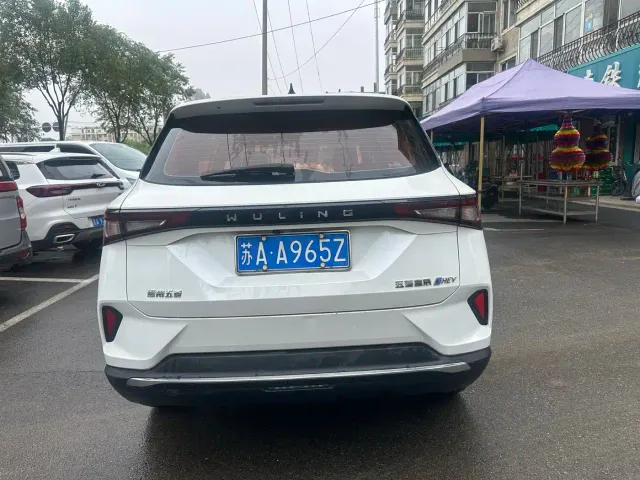 Wuling Asta — Фото автомобиля 4