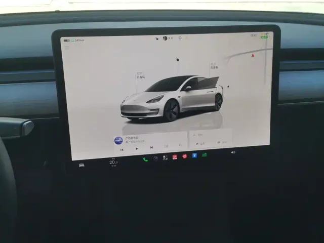 Tesla Model 3 — Фото автомобиля 13
