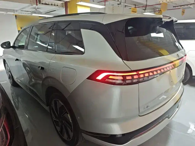 Dongfeng eπ 008 — Фото автомобиля 4