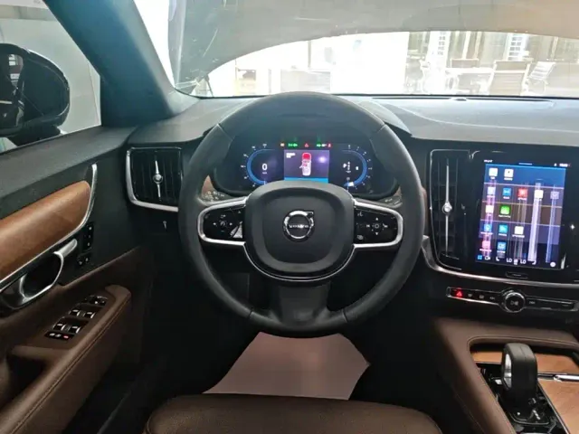 Volvo S90 — Фото автомобиля 10