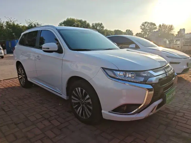 Mitsubishi Outlander — Фото автомобиля 3