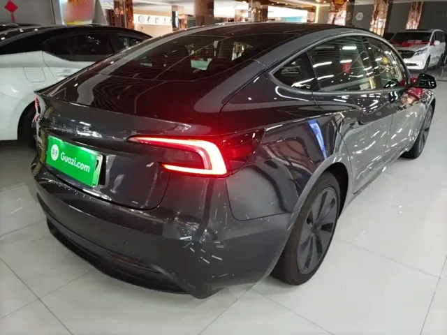 Tesla Model 3 — Фото автомобиля 6