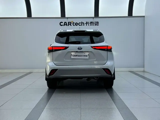 Toyota Highlander — Фото автомобиля 3