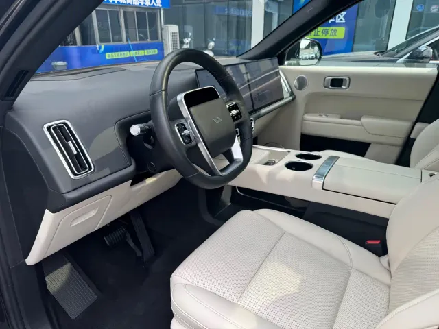 Li Auto L9 — Фото автомобиля 11