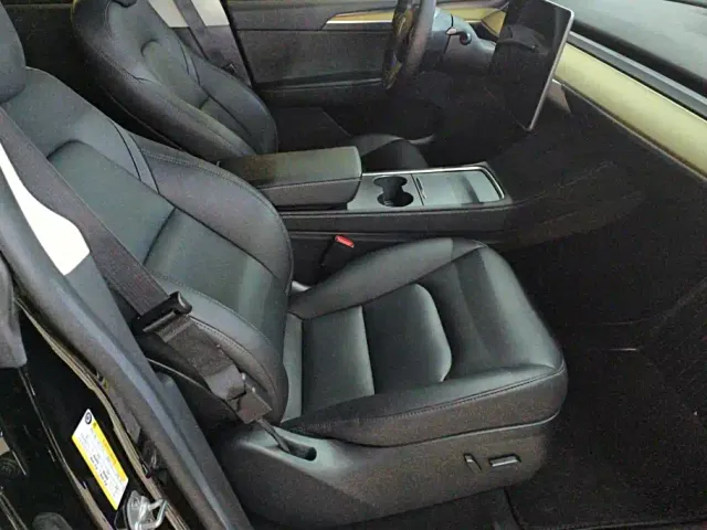 Tesla Model Y — Фото автомобиля 8