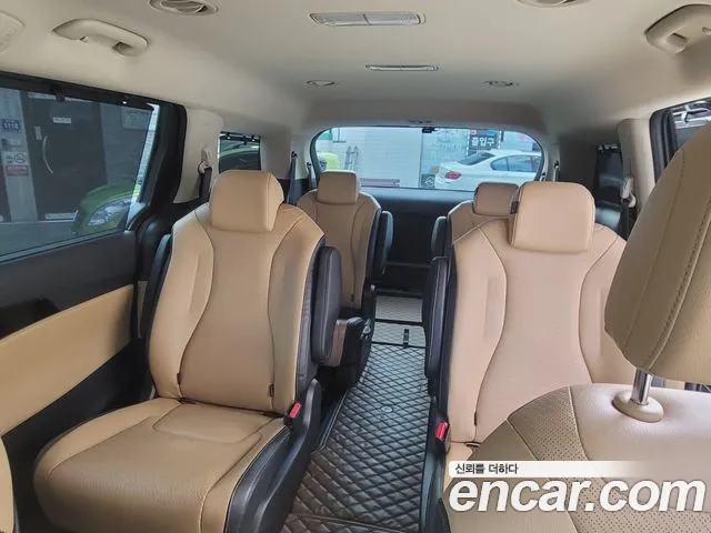 Kia Carnival — Фото автомобиля 12