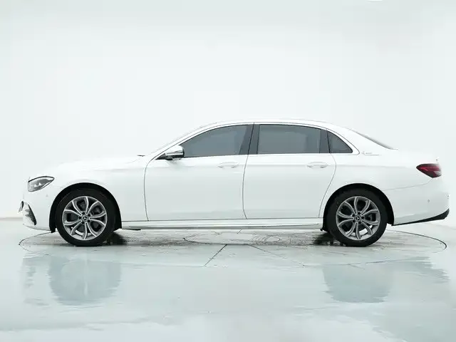 Mercedes-Benz E-Class — Фото автомобиля 4
