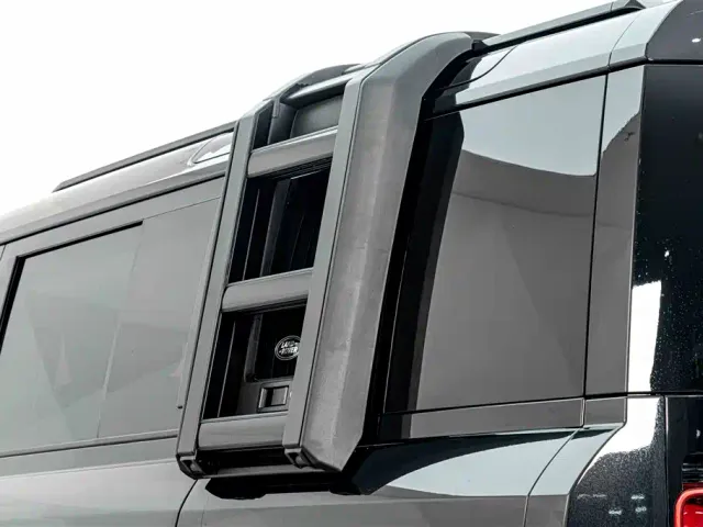 Land Rover Defender — Фото автомобиля 11