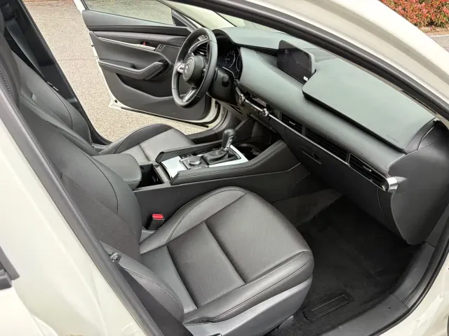 Mazda Axela — Фото автомобиля 10