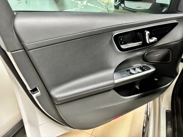 Mercedes-Benz C-Class — Фото автомобиля 6