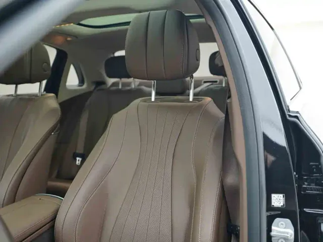 Mercedes-Benz E-Class — Фото автомобиля 10