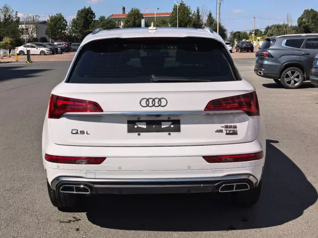 Audi Q5L — Фото автомобиля 8