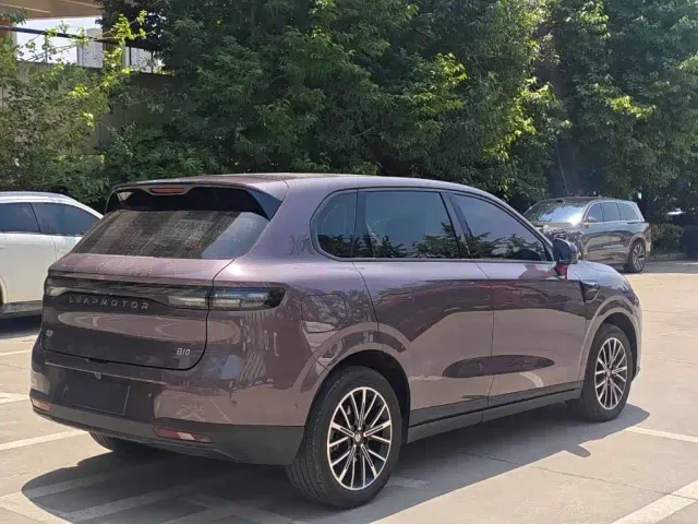 Leapmotor B10 — Фото автомобиля 14