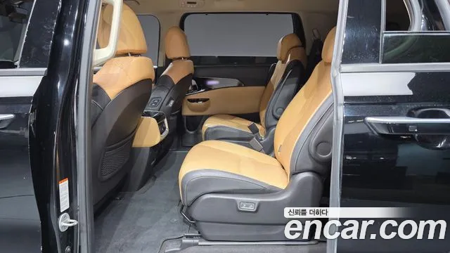 Kia Carnival Generation 4 — Фото автомобиля 12