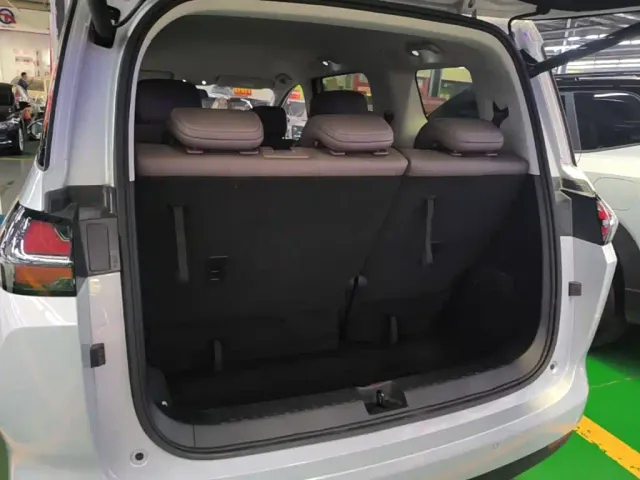 Wuling Starlight 730 — Фото автомобиля 18