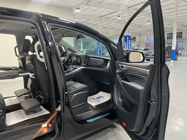 GAC Trumpchi M8 — Фото автомобиля 10