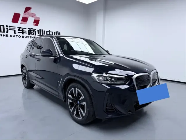 BMW iX3 — Фото автомобиля 3