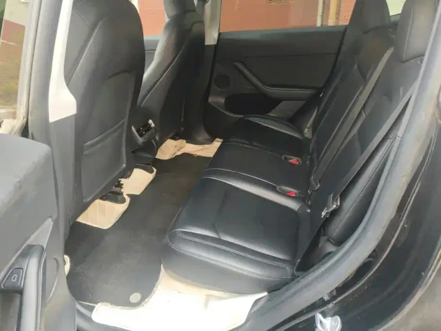 Tesla Model Y — Фото автомобиля 11