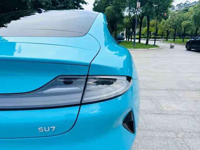 Xiaomi SU7 — Фото автомобиля 9