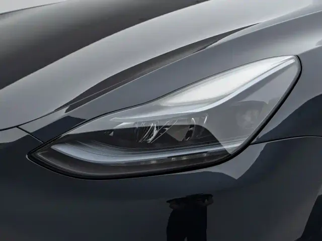 Tesla Model Y — Фото автомобиля 12