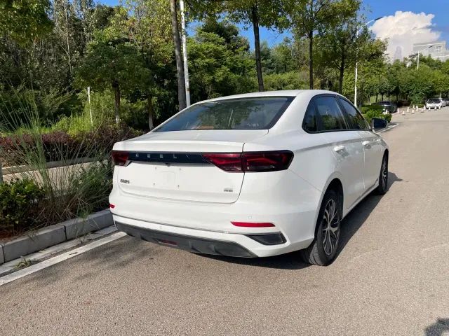 Geely Emgrand — Фото автомобиля 16