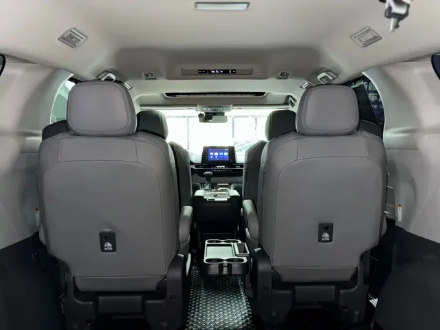 Toyota Granvia — Фото автомобиля 11