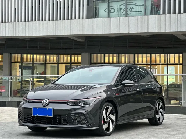 Фотография автомобиля — Volkswagen Golf GTI