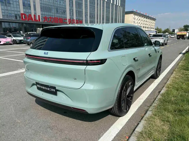 Li Auto L6 — Фото автомобиля 10
