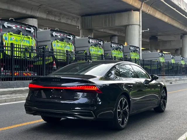 Audi A7L — Фото автомобиля 15