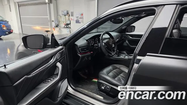 Maserati Levante — Фото автомобиля 10