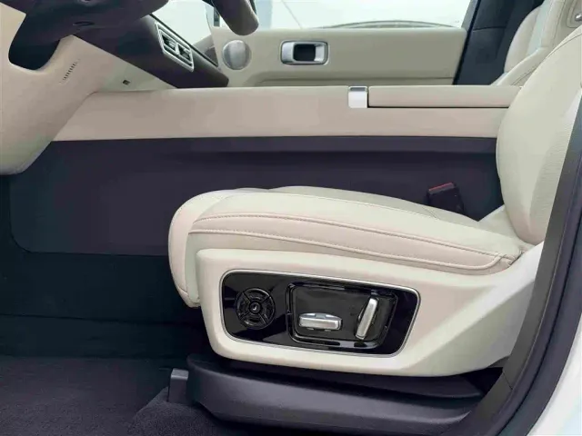 Li Auto L7 — Фото автомобиля 9