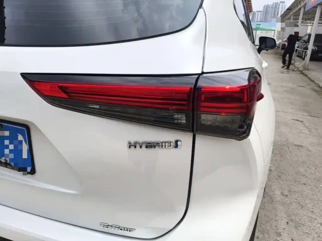 Toyota Crown Kluger 2021 2.5L HEV 4WD Luxury — Фото автомобиля 7