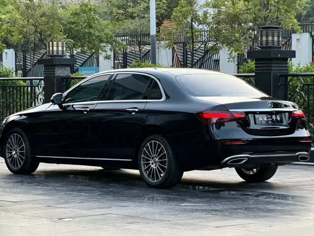 Mercedes-Benz E-Class — Фото автомобиля 6