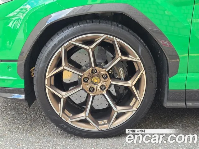 Lamborghini Urus — Фото автомобиля 15