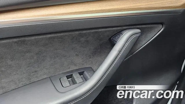 Tesla Model Y — Фото автомобиля 29