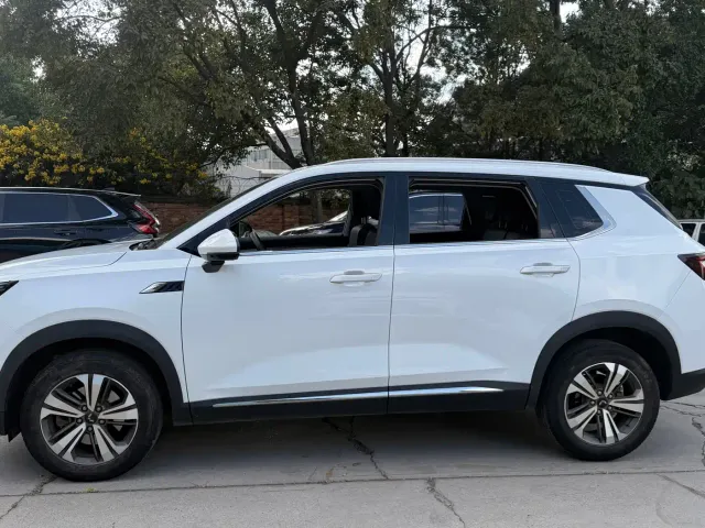 Wuling Asta — Фото автомобиля 3