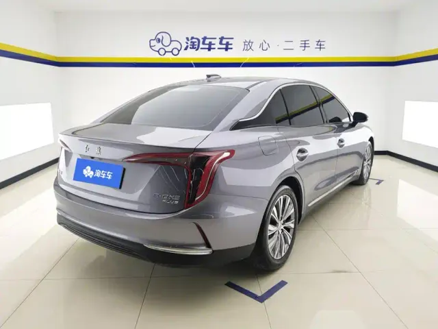 Hongqi E-QM5 — Фото автомобиля 3