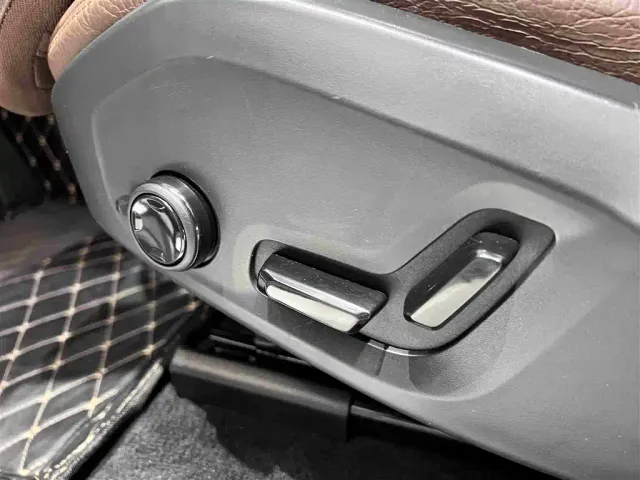 Volvo XC60 — Фото автомобиля 18
