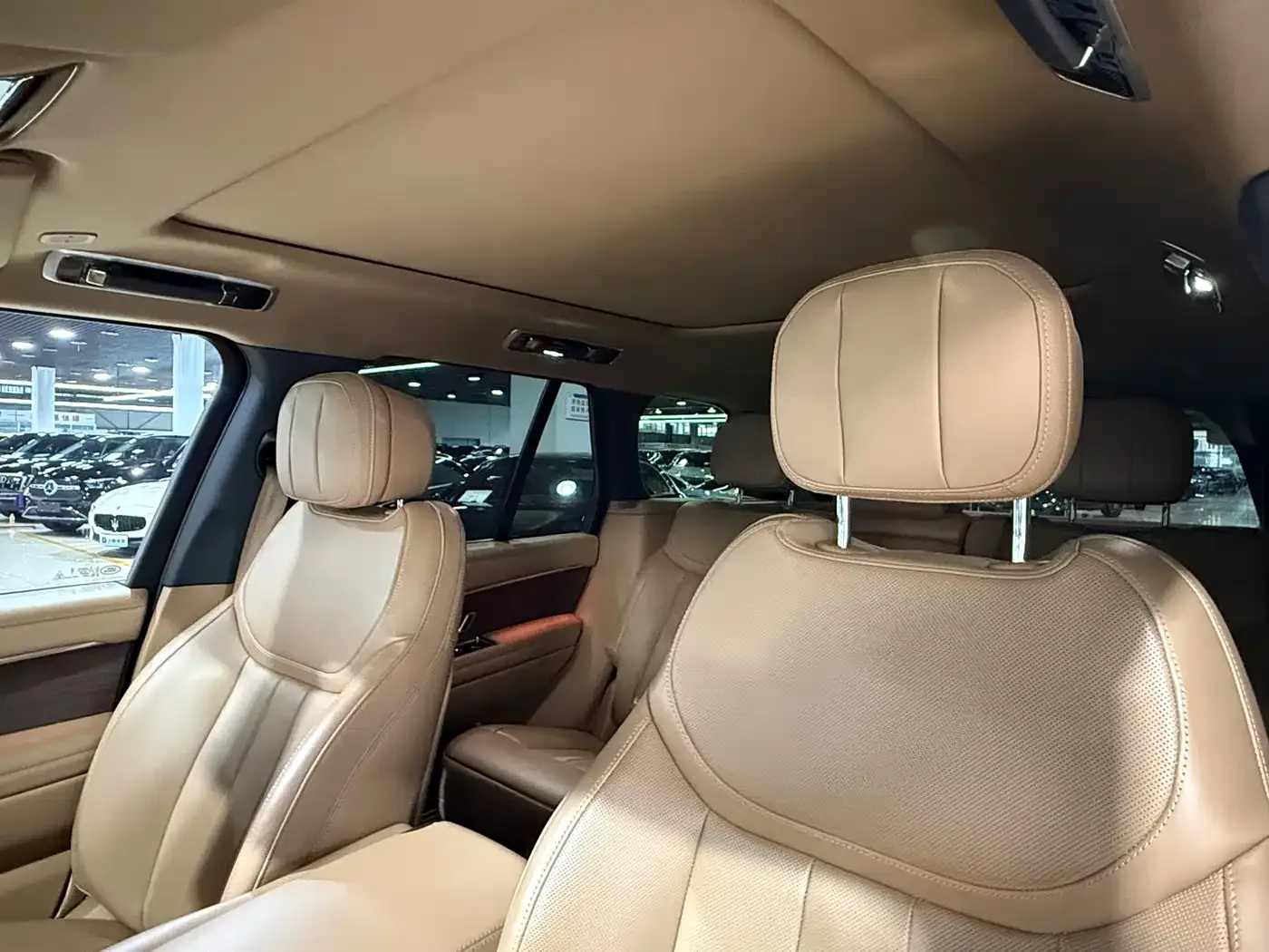 Land Rover Range Rover 2024 3.0 L6 360PS Golden Age Edition — Фото автомобиля 10