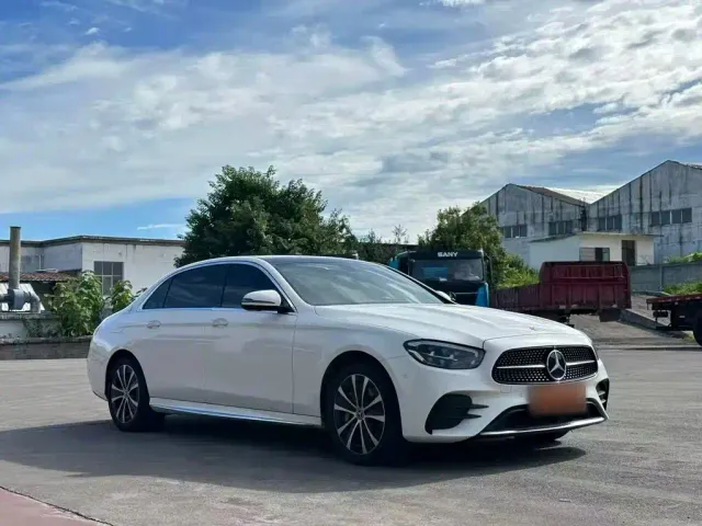 Mercedes-Benz E-Class — Фото автомобиля 11