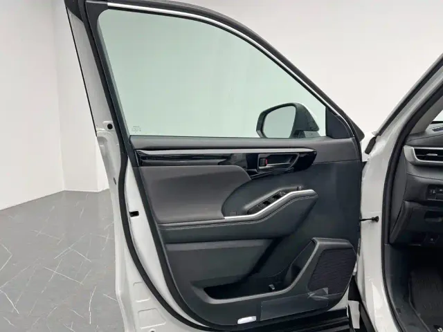 Toyota Highlander — Фото автомобиля 14