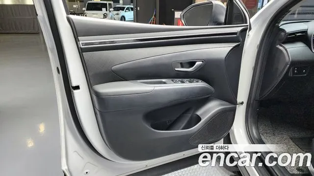 Hyundai Tucson Tucson (NX4) Дизель 2.0 2WD — Фото автомобиля 23