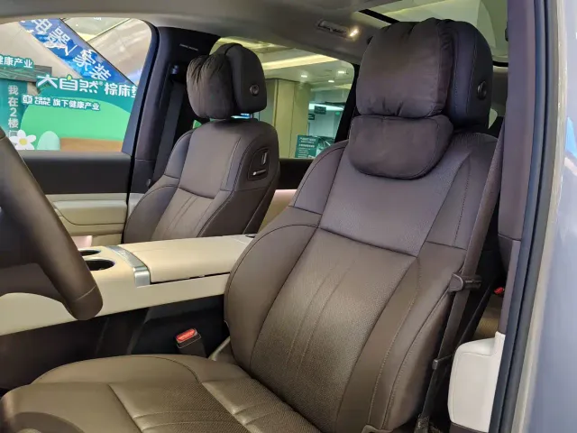 Li Auto MEGA — Фото автомобиля 11