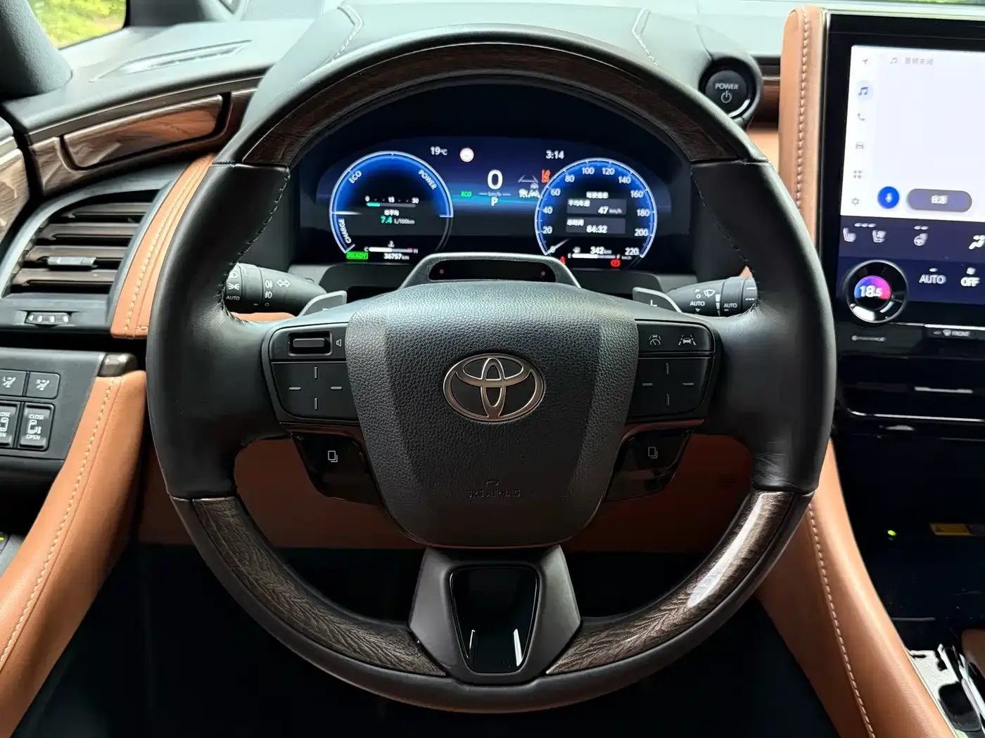 Toyota Alphard 2024 Hybrid 2.5L Ultimate Enjoyment Edition — Фото автомобиля 14