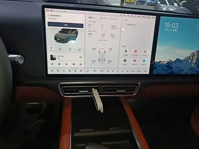 Li Auto L8 — Фото автомобиля 12